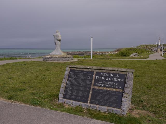 Inscripción dedicada a los perdidos en la mar